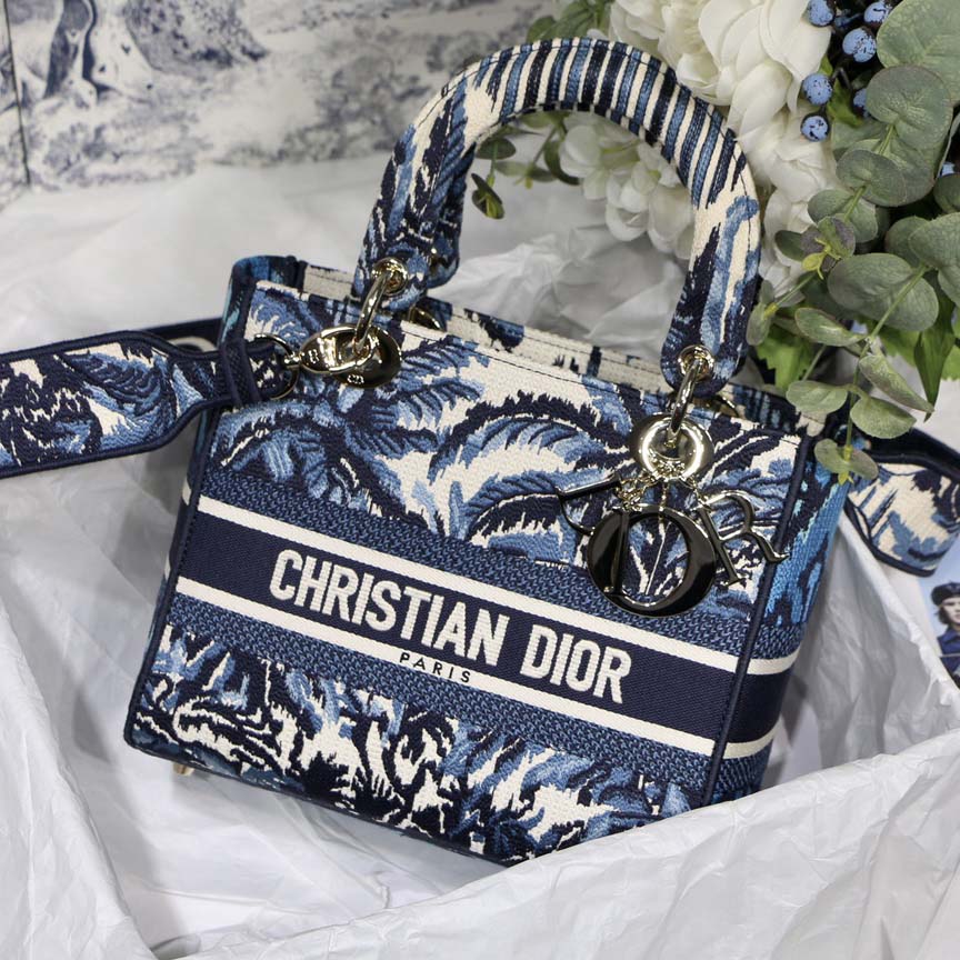 Dior AAA-Medium Lady D-Lite Sac / Logo Brodé : Un Essentiel de Luxe